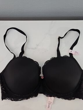 NWT 32DD Victoria Secret Bra